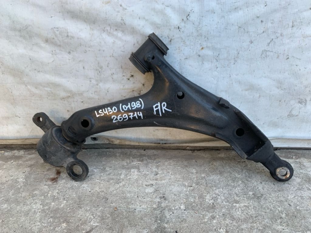 48620-50050 | Важіль передньої підвіски нижній прав. LEXUS LS430 00-06