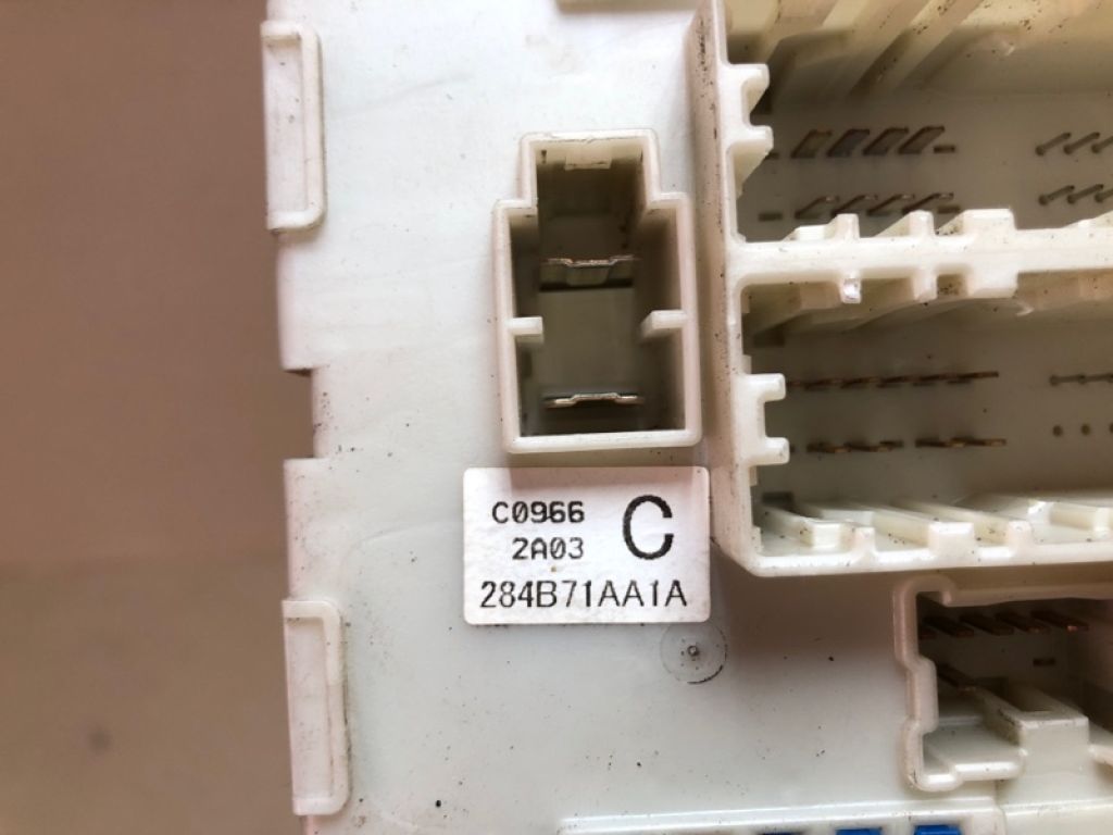 284B7-1AA1A | Блок запобіжників моторний відсік NISSAN ALTIMA L32 07-12 - Фото 2