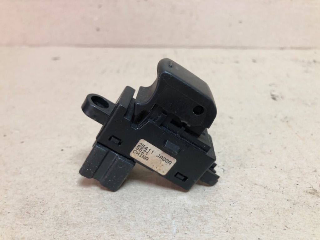 25411-JA00A | Кнопка склопідіймача задн. NISSAN ALTIMA L32 07-12