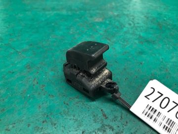 Кнопка стеклоподъемника задн. прав. MAZDA 3 BK 03-08