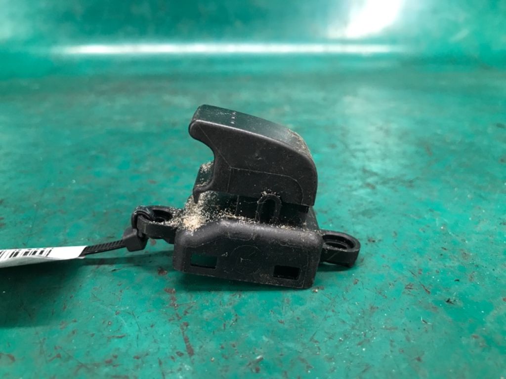 B32H-66-370 | Кнопка склопідіймача задн. прав. MAZDA 3 BK 03-08 - Фото 3