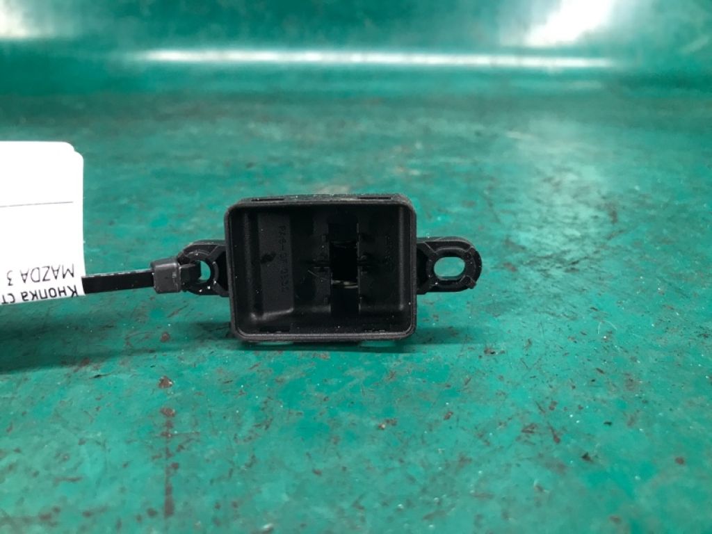 B32H-66-370 | Кнопка склопідіймача задн. прав. MAZDA 3 BK 03-08 - Фото 4