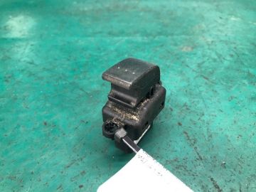 Кнопка стеклоподъемника передн. прав. MAZDA 3 BK 03-08