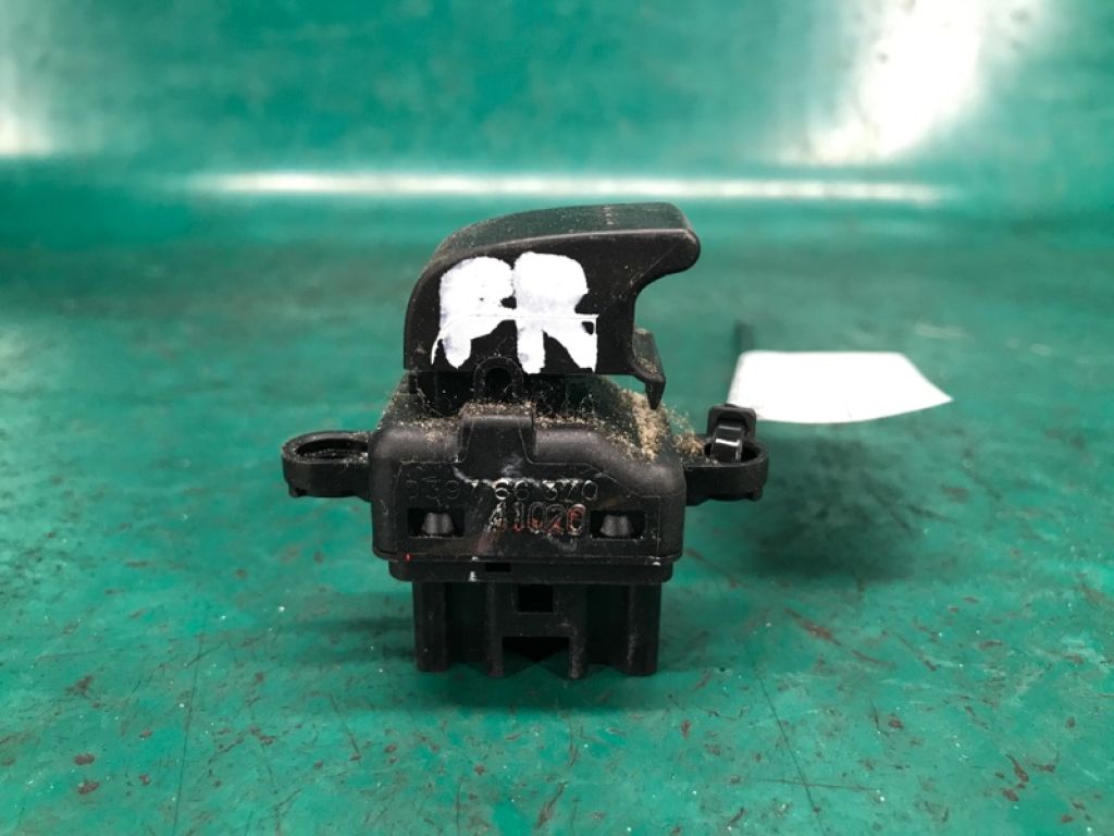 B32H-66-370 | Кнопка склопідіймача передн. прав. MAZDA 3 BK 03-08 - Фото 3