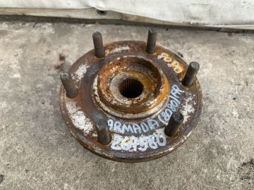 Маточина колеса передн. NISSAN QX56 / TITAN / ARMADA 04-16