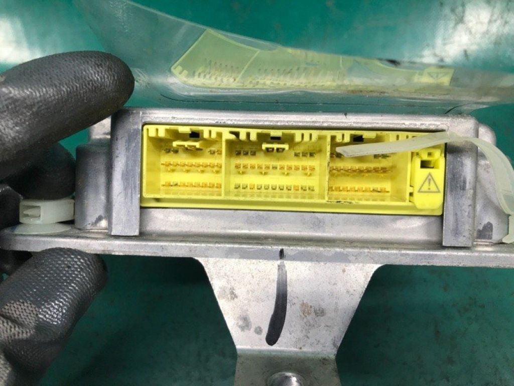 98221XA04A | Блок керування AIRBAG SUBARU TRIBECA B10 07-13 - Фото 3