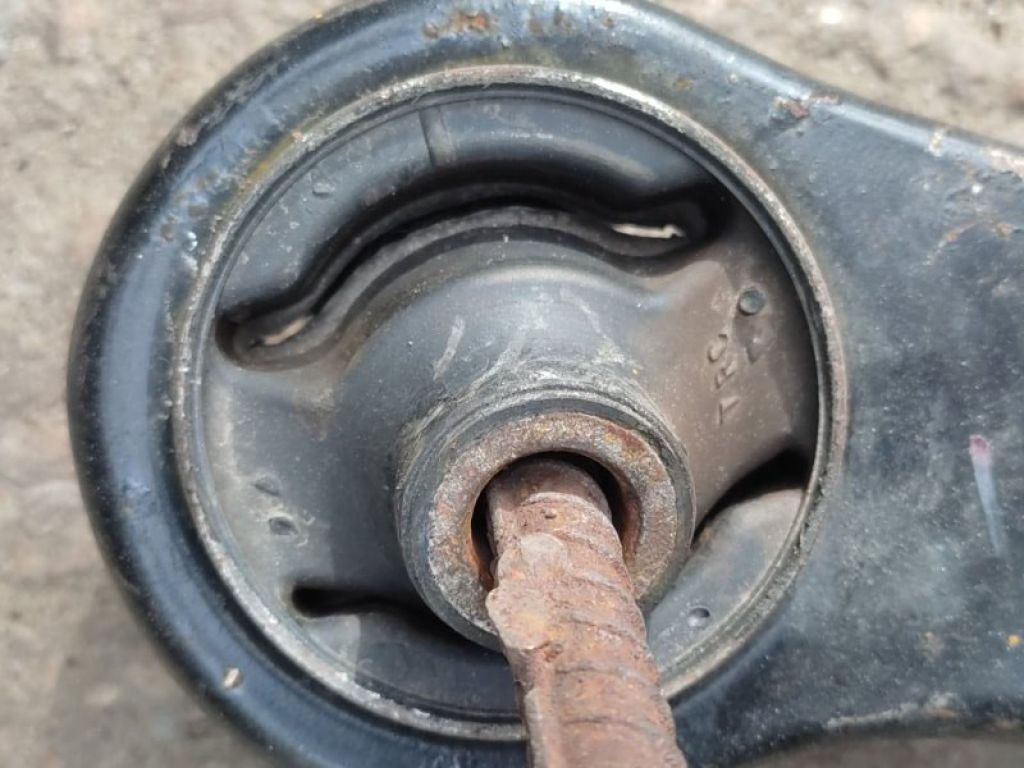 MN186656 | Важіль передньої підвіски нижній прав. MITSUBISHI ECLIPSE 05-08 - Фото 2