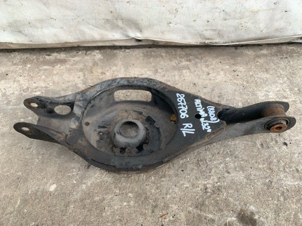 551B0-ZX00B | Важіль задньої підвіски нижній поперечний лів. NISSAN ALTIMA L32 07-12