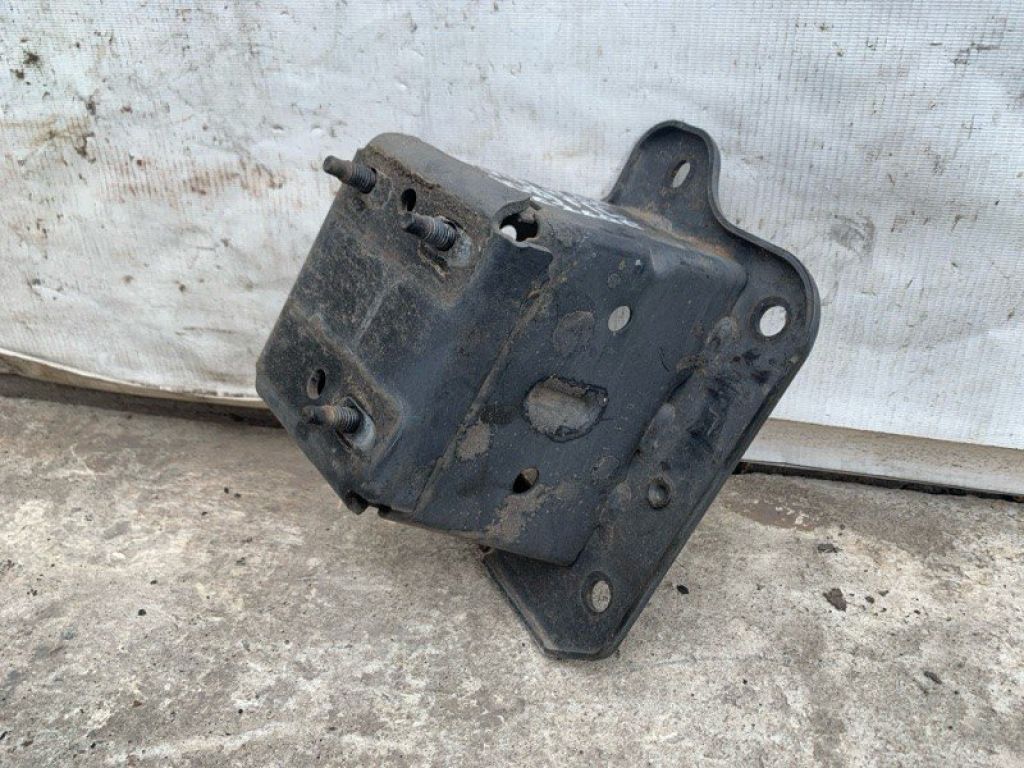 62211-JA00A | Кронштейн усилителя переднего бампера лев. NISSAN ALTIMA L32 07-12