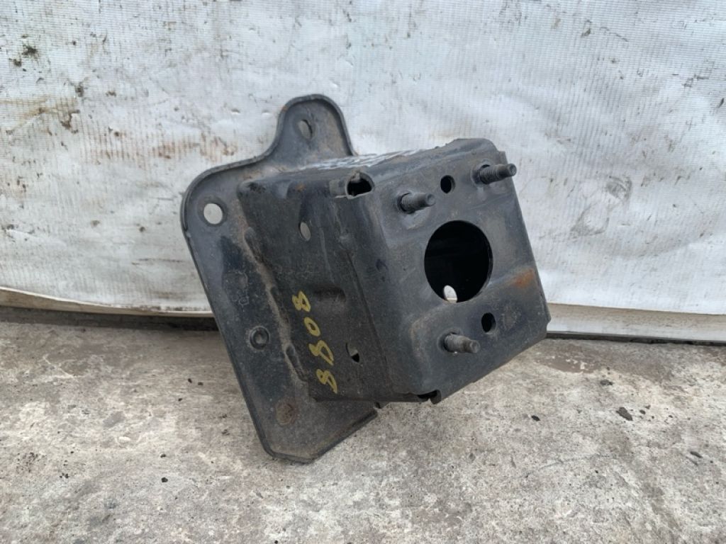 62210-JA00A | Кронштейн усилителя переднего бампера прав. NISSAN ALTIMA L32 07-12