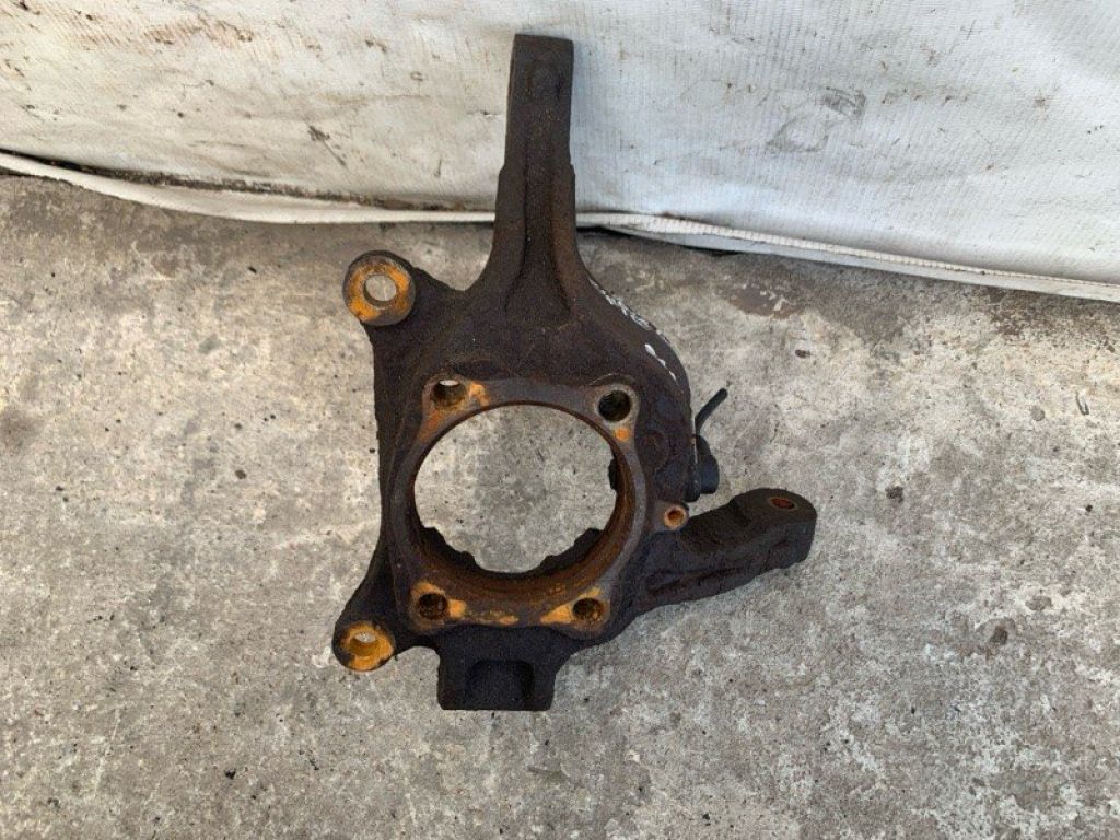 3870A055 | Кулак поворотный лев. MITSUBISHI ECLIPSE 05-08 - Фото 2