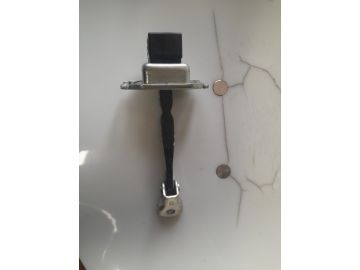 Обмежувач дверей передн. прав. MITSUBISHI OUTLANDER XL 05-13