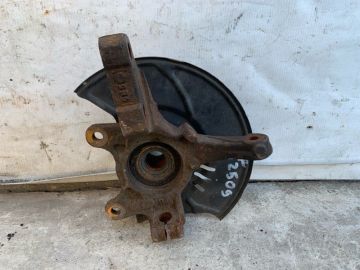 Кулак поворотний прав. NISSAN VERSA B17 11-19
