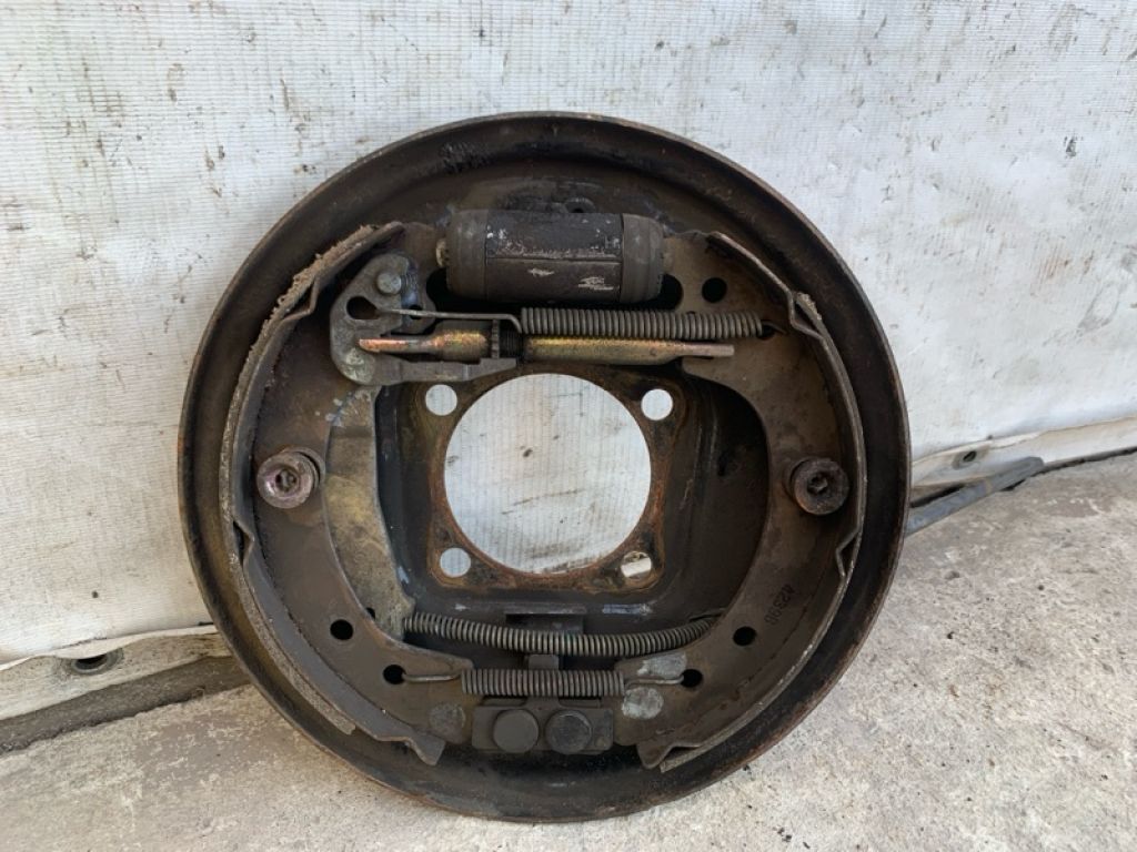 47043-02040 | Тормозной механизм прав. TOYOTA COROLLA 120 00-07