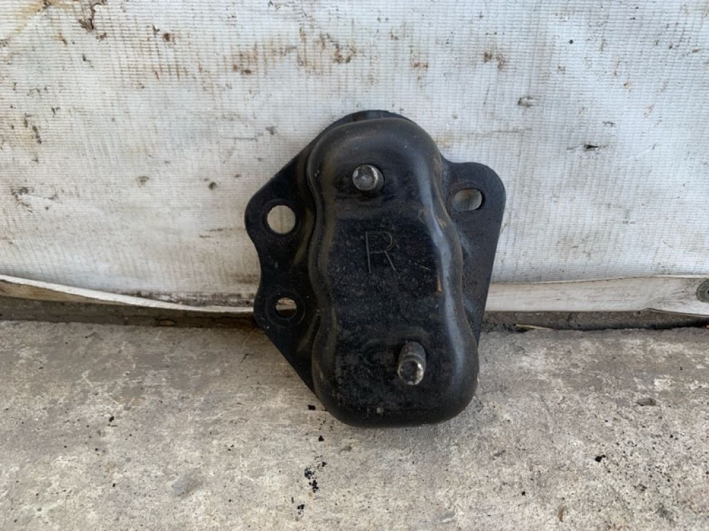 52181-02070 | Кронштейн усилителя заднего бампера прав. TOYOTA COROLLA 120 00-07