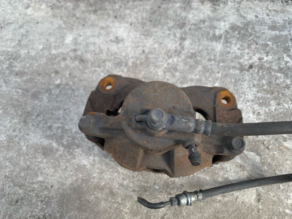 47750-08030 | Суппорт тормозной передн. лев. TOYOTA SIENNA 03-10 - Фото 3