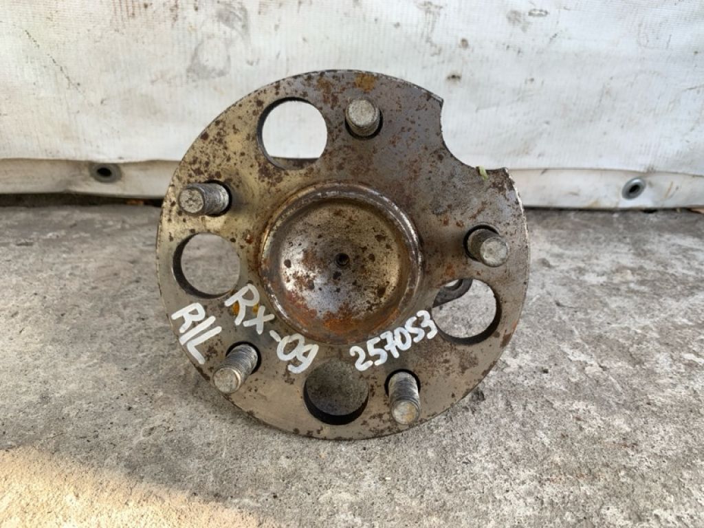 Маточина колеса задн. лів. LEXUS RX300/330/350/400 03-09