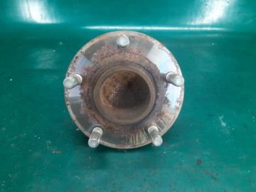 Маточина колеса задн. лів. MAZDA 3 BK 03-08