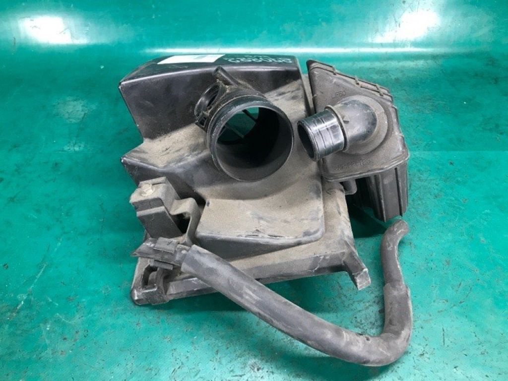 LF50-13-Z1X | Крышка корпуса воздушного фильтра MAZDA 3 BK 03-08 - Фото 2