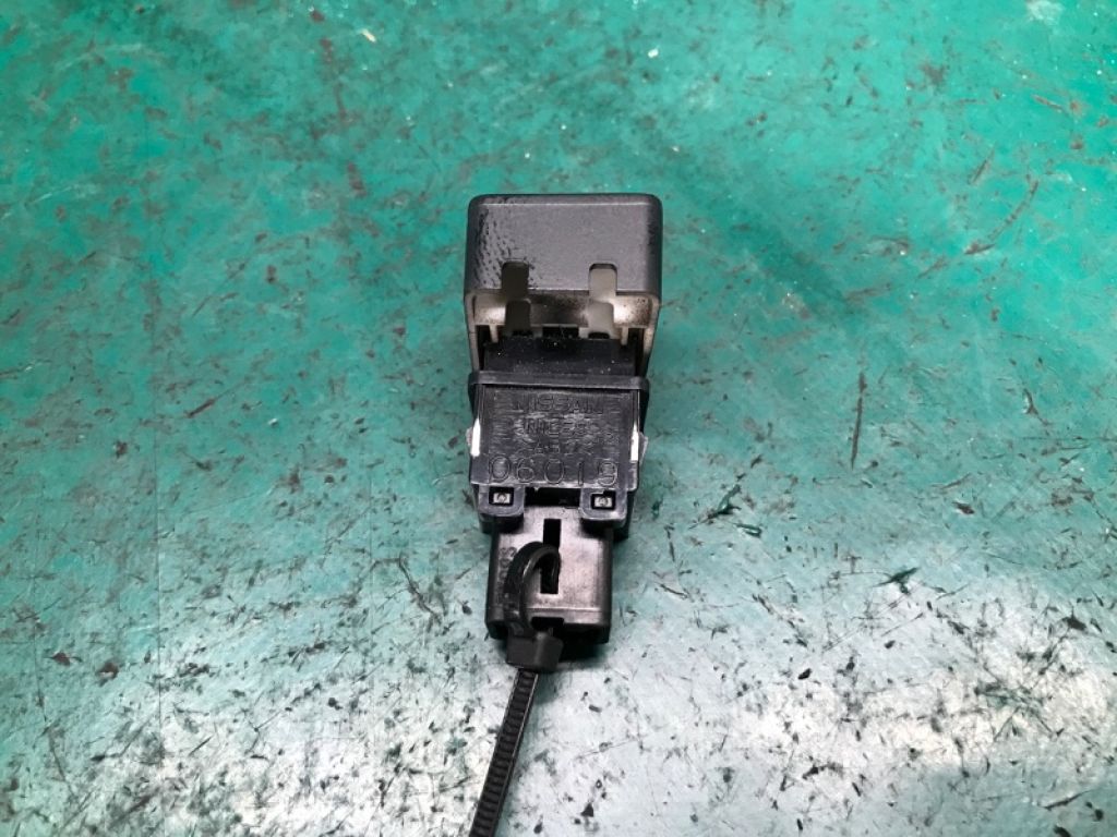 25290-EL80A | Кнопка аварийной сигнализации NISSAN NV200 USA 13- - Фото 4