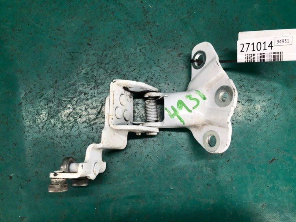 82411-JX00A | Ролик сдвижной двери средний лев. NISSAN NV200 USA 13-