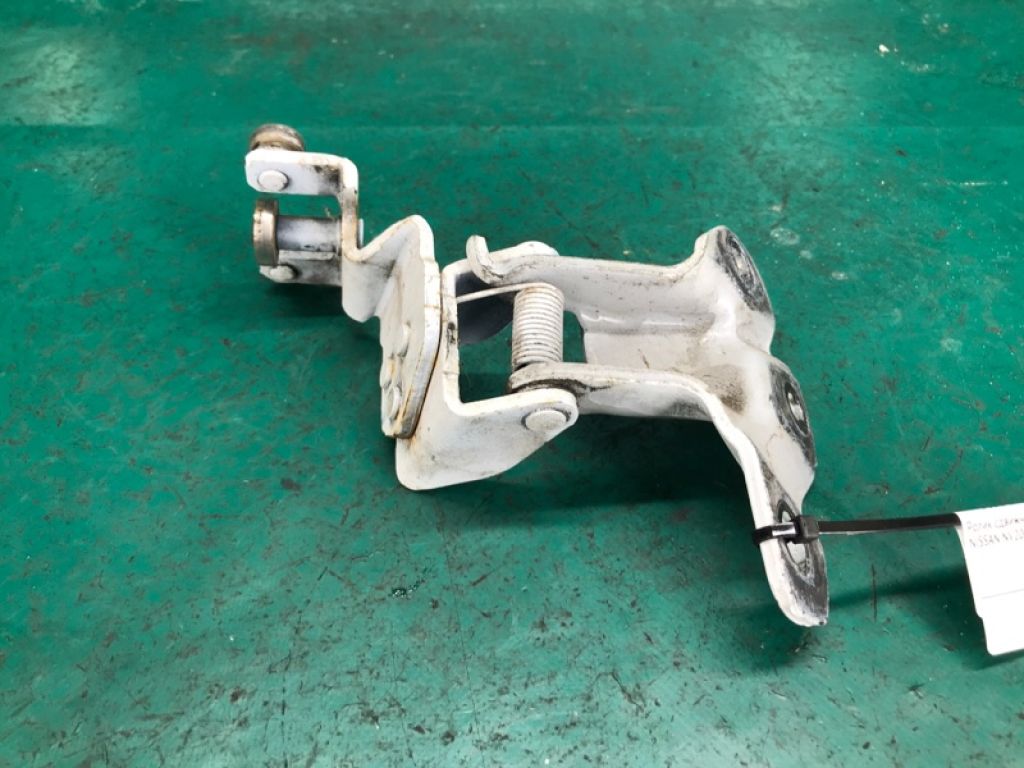 82411-JX00A | Ролик сдвижной двери средний лев. NISSAN NV200 USA 13- - Фото 4