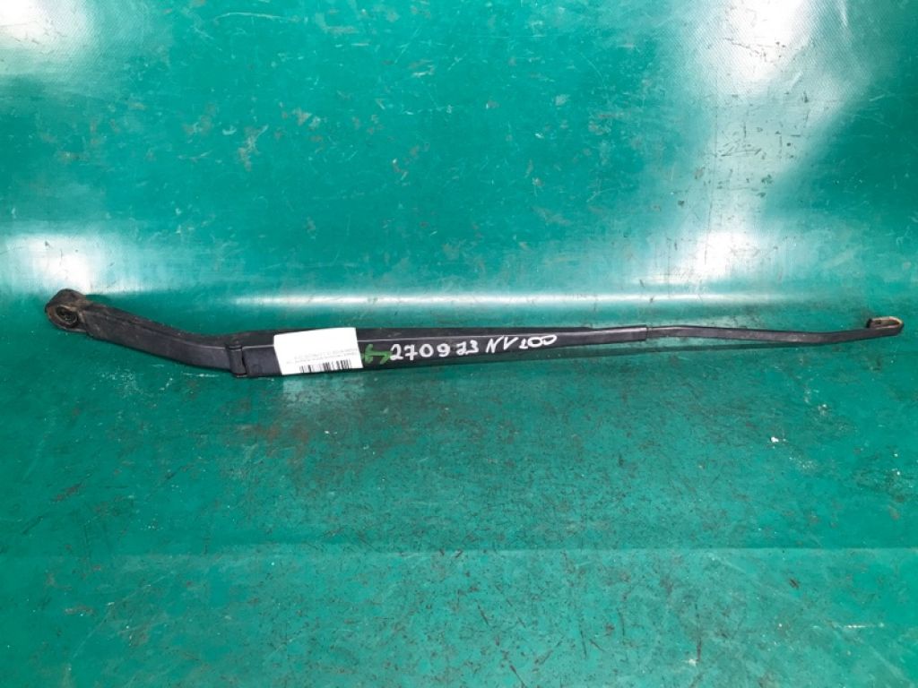 28886-3LM0A | Повідець склоочисника передній прав. NISSAN NV200 USA 13-