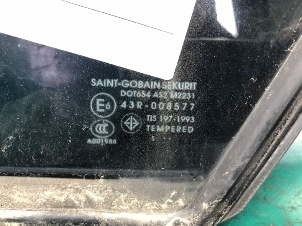 BN8V-73-661A | Стекло двери глухое задн. лев. MAZDA 3 BK 03-08 - Фото 2