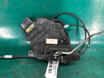 Замок двері задн. лів. MAZDA 3 BK 03-08