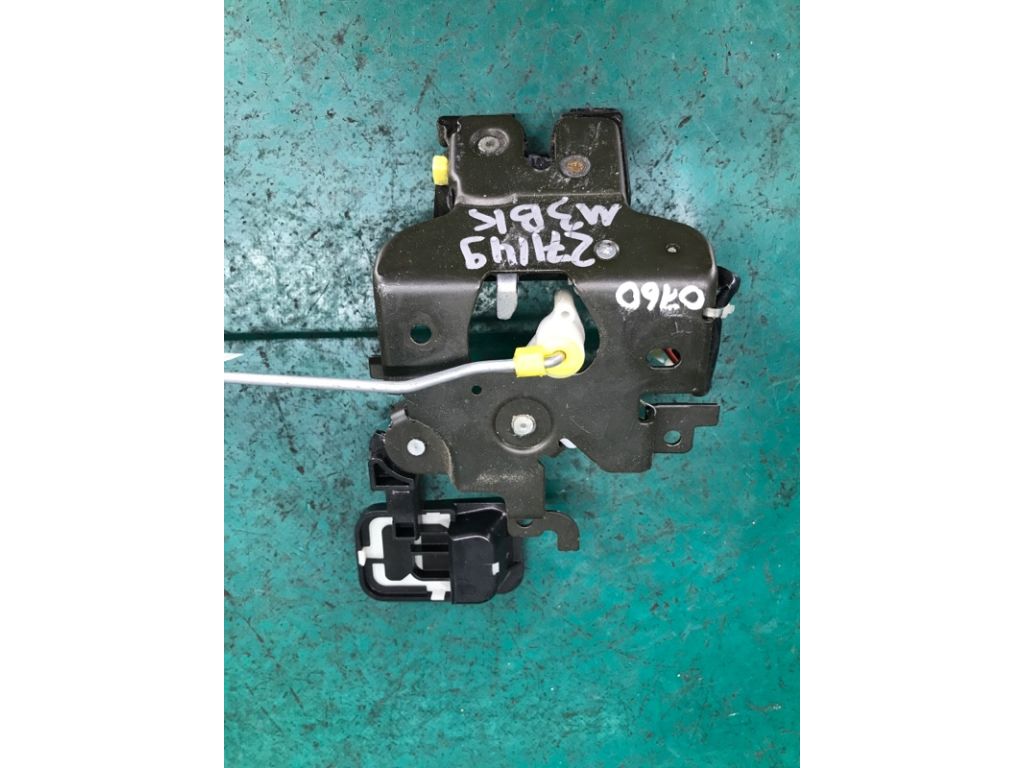 BN8P-56-820A | Замок кришки багажника MAZDA 3 BK 03-08 - Фото 4