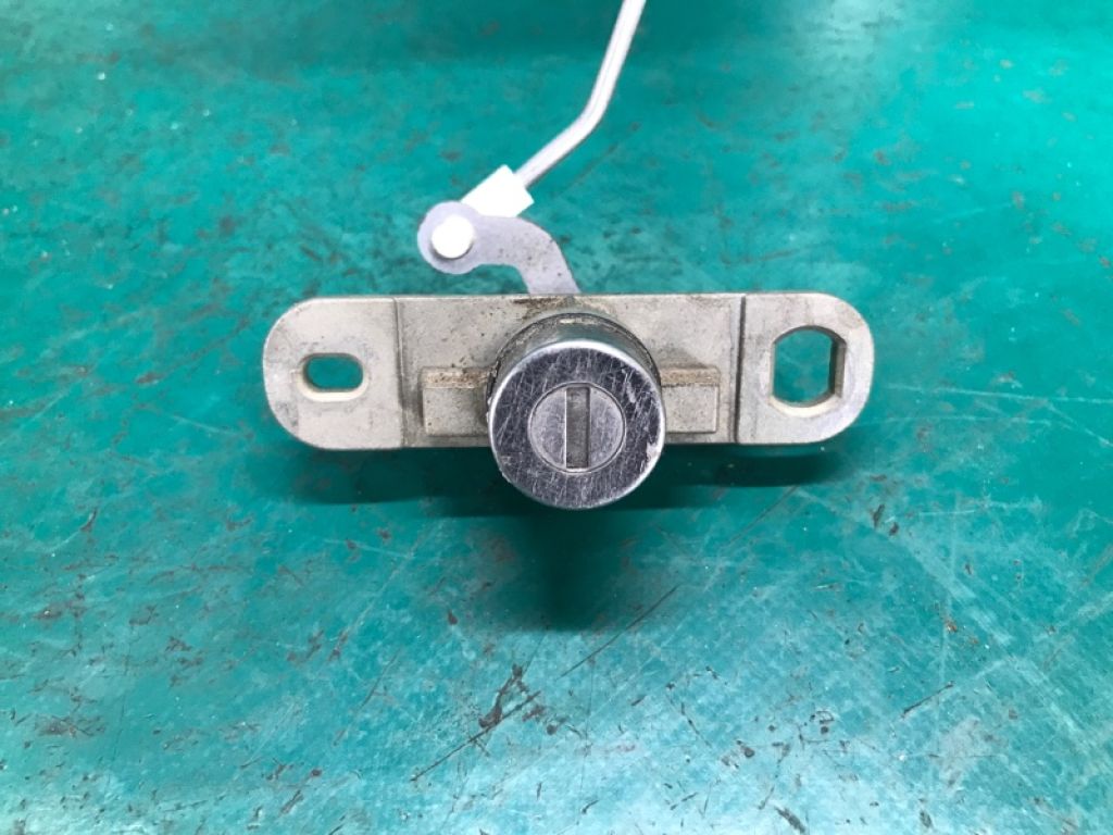 BN8P-56-820A | Замок кришки багажника MAZDA 3 BK 03-08 - Фото 5