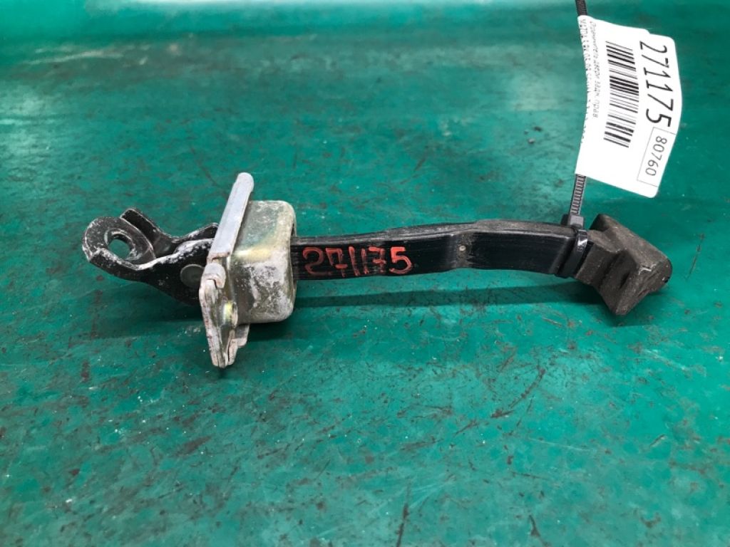 BP4K-72-270E | Ограничитель двери задн. прав. MAZDA 3 BK 03-08