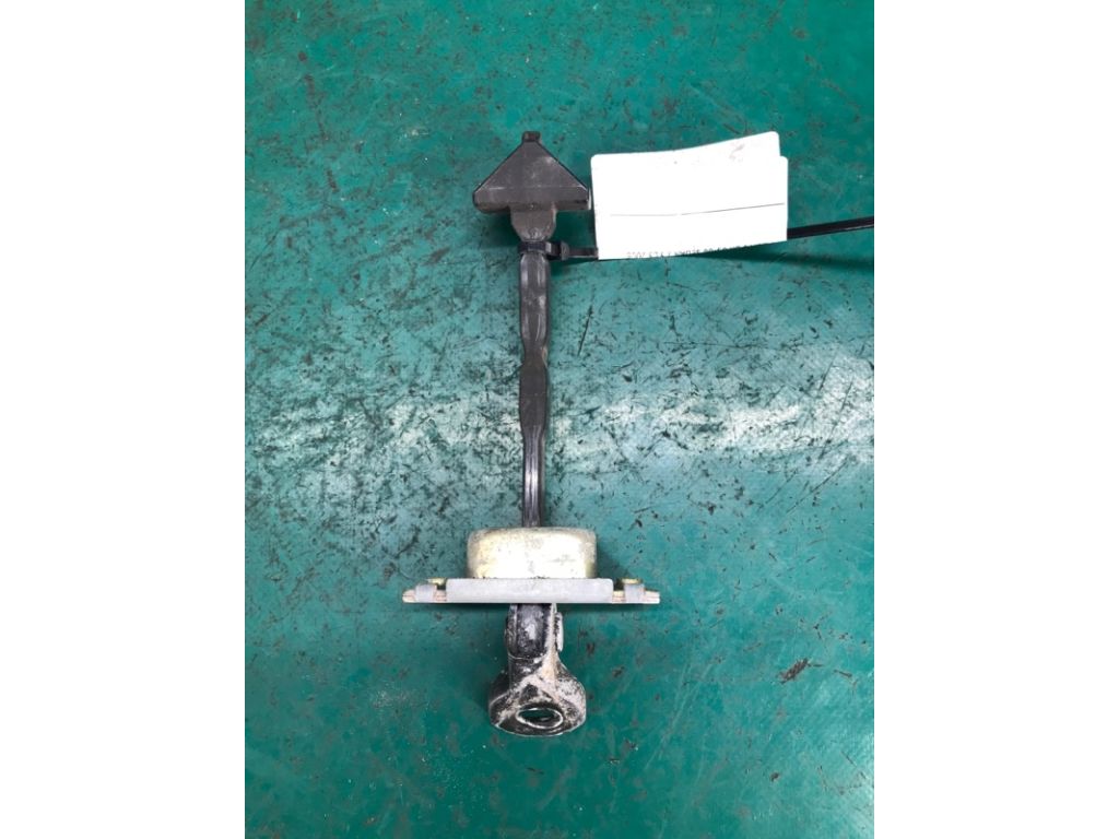 BP4K-72-270E | Ограничитель двери задн. прав. MAZDA 3 BK 03-08 - Фото 3