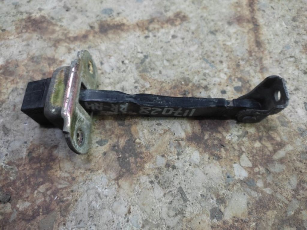 MR380851 | Обмежувач дверей задн. прав. MITSUBISHI PAJERO 99-06