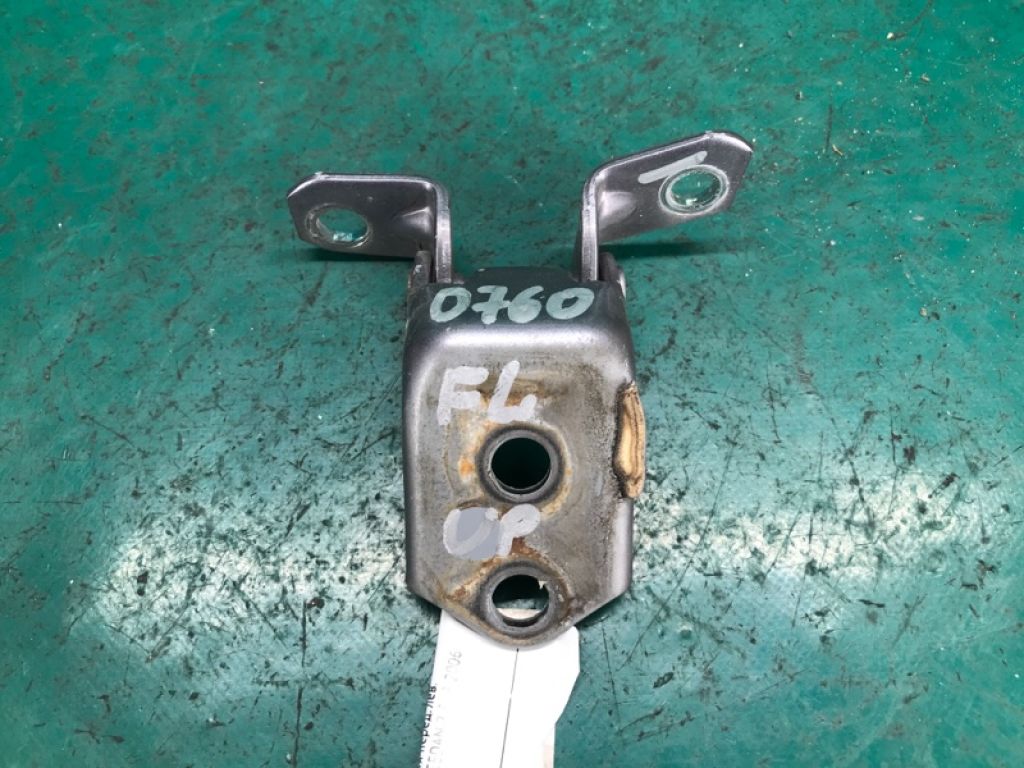 F151-59-210 | Петля двери верхняя передн. лев. MAZDA 3 BK 03-08