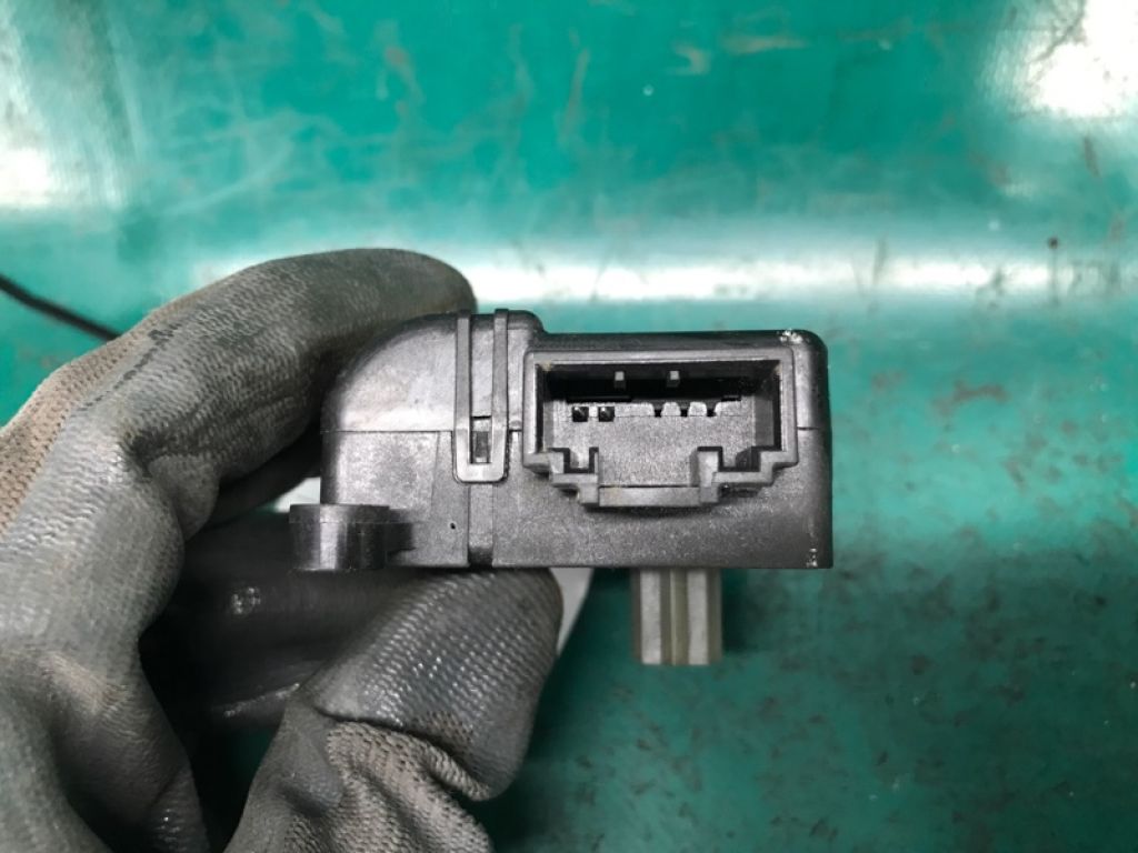 GS3L-61-A70 | Моторчик заслонки печки MAZDA 6 GH 07-12 - Фото 3