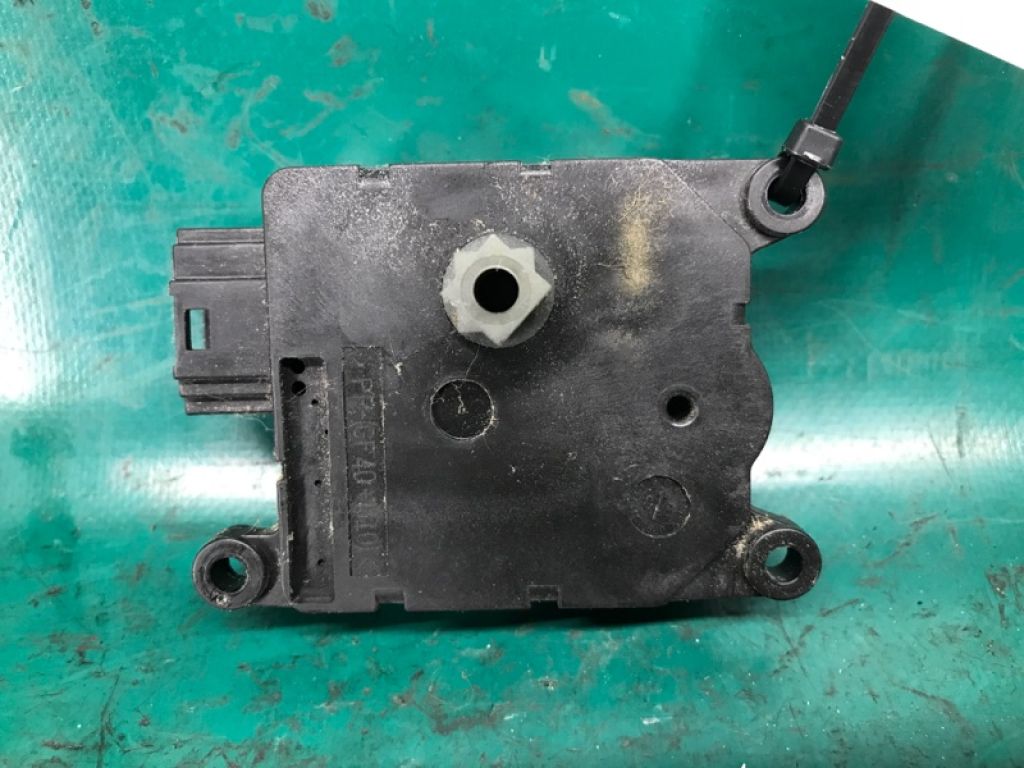 GS3L-61-A60 | Моторчик заслінки пічки MAZDA 6 GH 07-12 - Фото 2