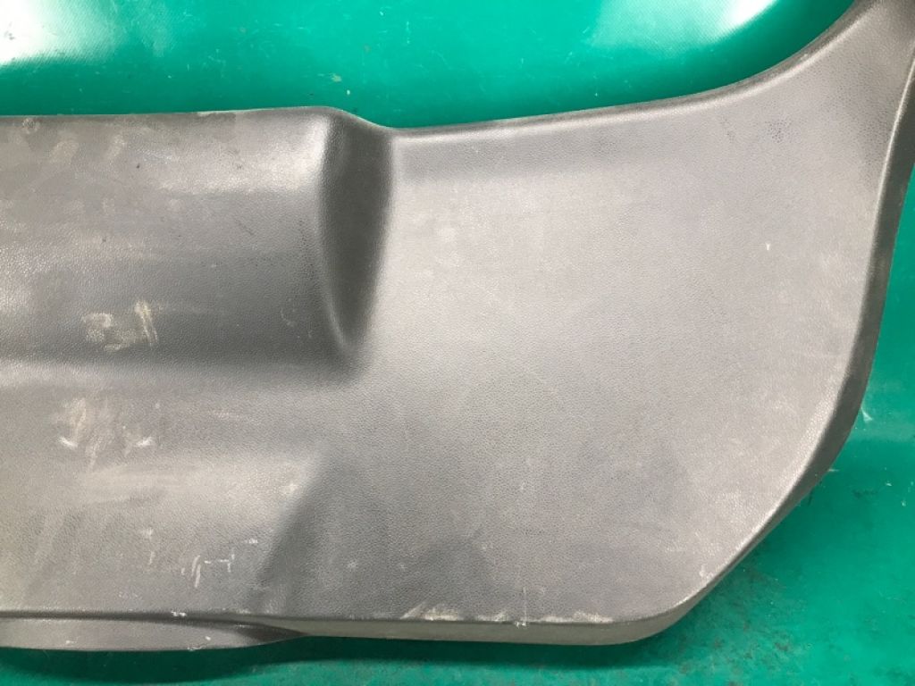 BE8Z-5846404-AA | Обшивка крышки багажника FORD FIESTA 08-17 - Фото 6