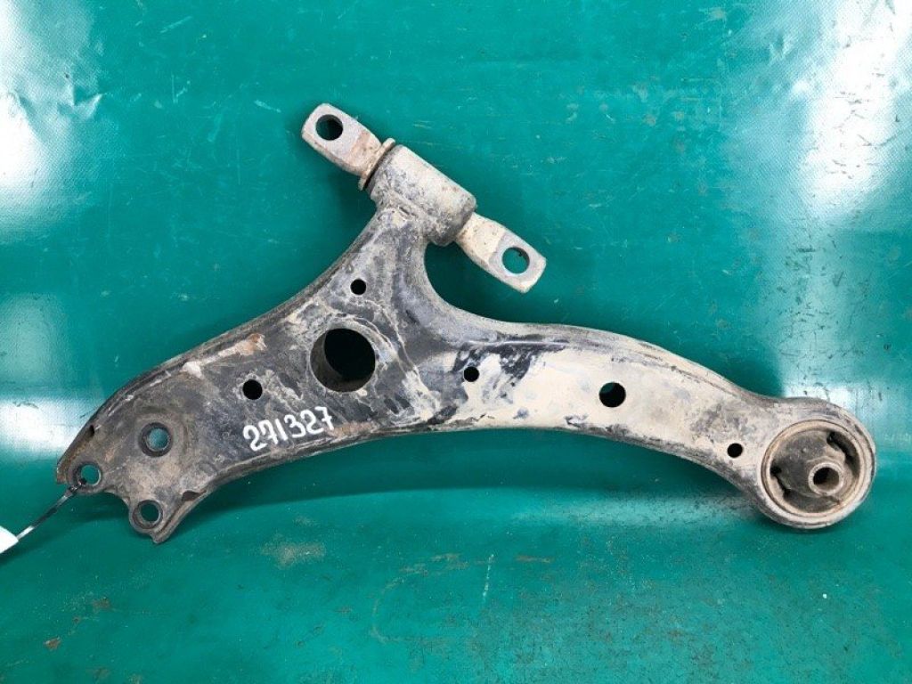 48068-07050 | Важіль передньої підвіски нижній прав. TOYOTA CAMRY 50 12-15