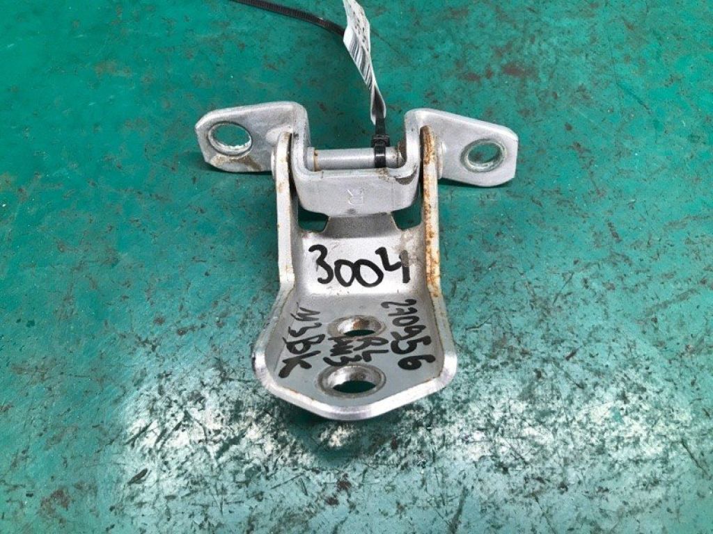 E112-73-240 | Петля двери нижняя задн. лев. MAZDA 3 BK 03-08 - Фото 4