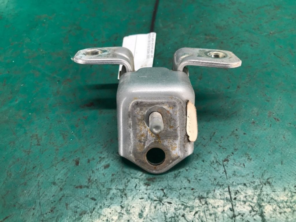 E112-73-210A | Петля двері верхня задн. лів. MAZDA 3 BK 03-08