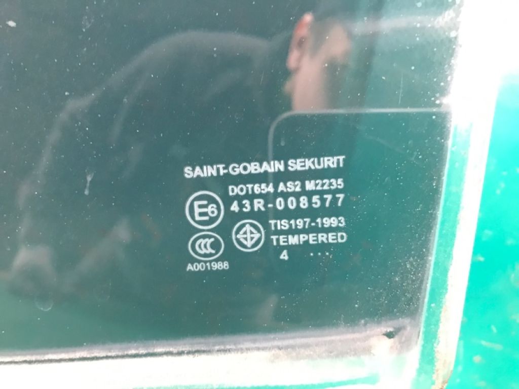 BN8V-73-511A | Скло дверей задн. лів. MAZDA 3 BK 03-08 - Фото 2