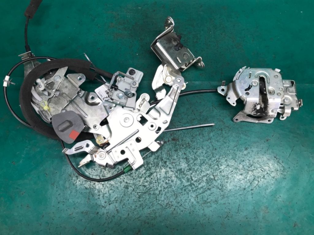 82500-9SG0A | Замок двери боковой прав. NISSAN NV200 USA 13- - Фото 2