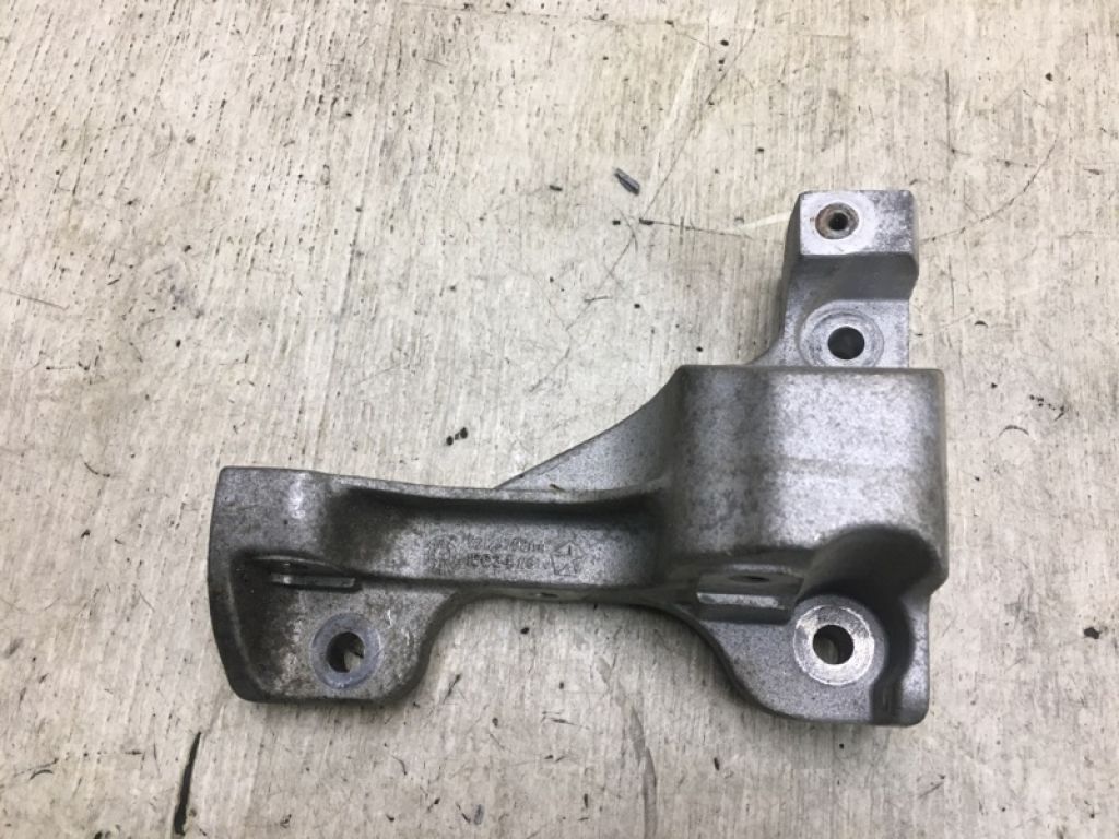 52123798AA | Кронштейн проміжного валу передн. прав. CHRYSLER 200 14-16