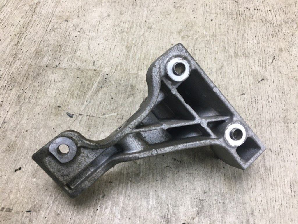 52123798AA | Кронштейн проміжного валу передн. прав. CHRYSLER 200 14-16 - Фото 4