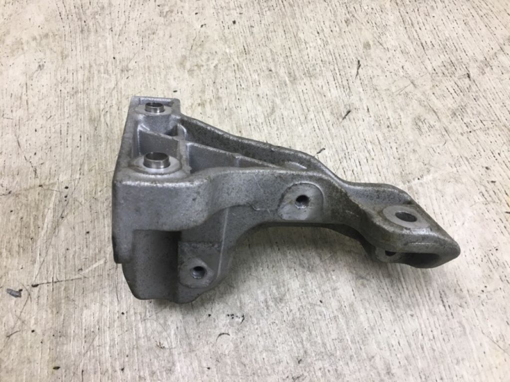 52123798AA | Кронштейн проміжного валу передн. прав. CHRYSLER 200 14-16 - Фото 5