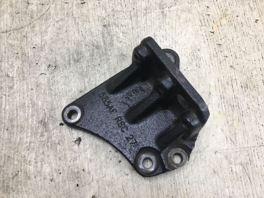 68065747AB | Кронштейн двигуна прав. JEEP PATRIOT 10-17