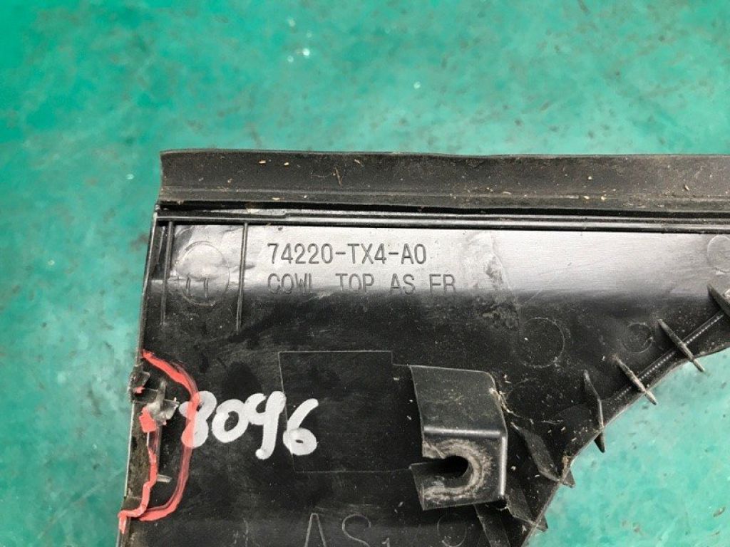 74220-TX4-A00 | Пластик під лобове скло / Жабо прав. ACURA RDX 12-19 - Фото 4