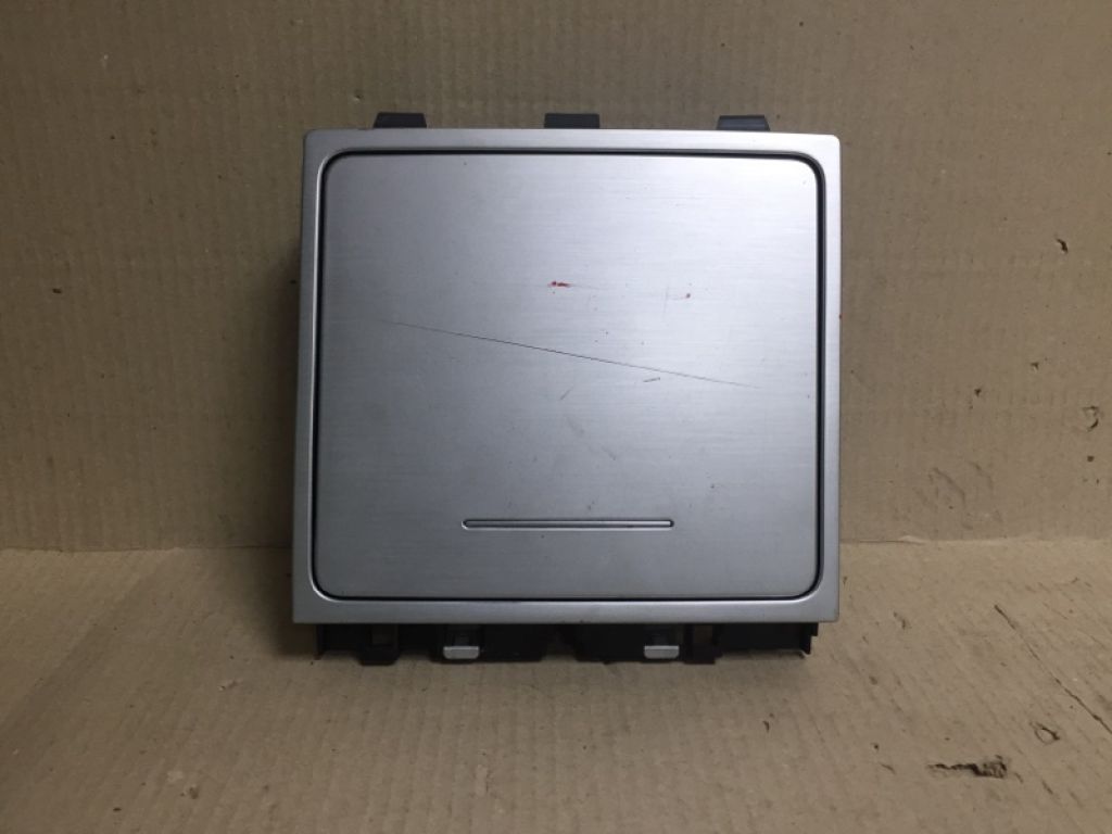 561 863 284 G KIK | Пластик салону VOLKSWAGEN PASSAT B7 11-15