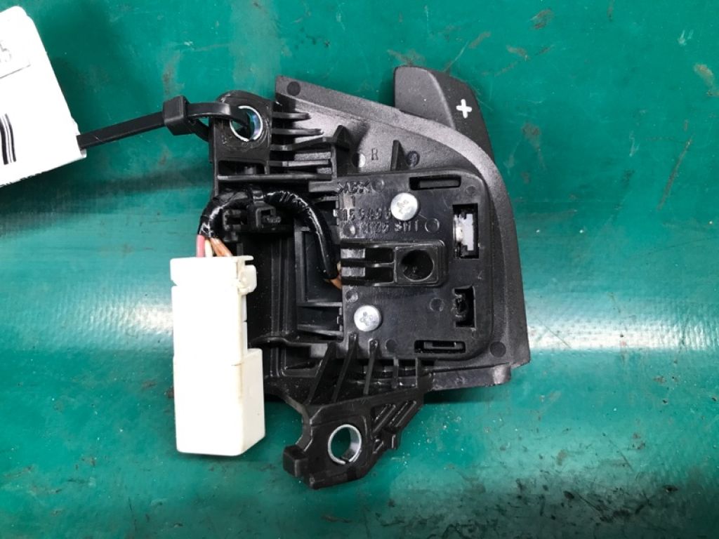 78560-TZ5-A81ZB | Пелюстки перемикання передач прав. ACURA TLX 14-17